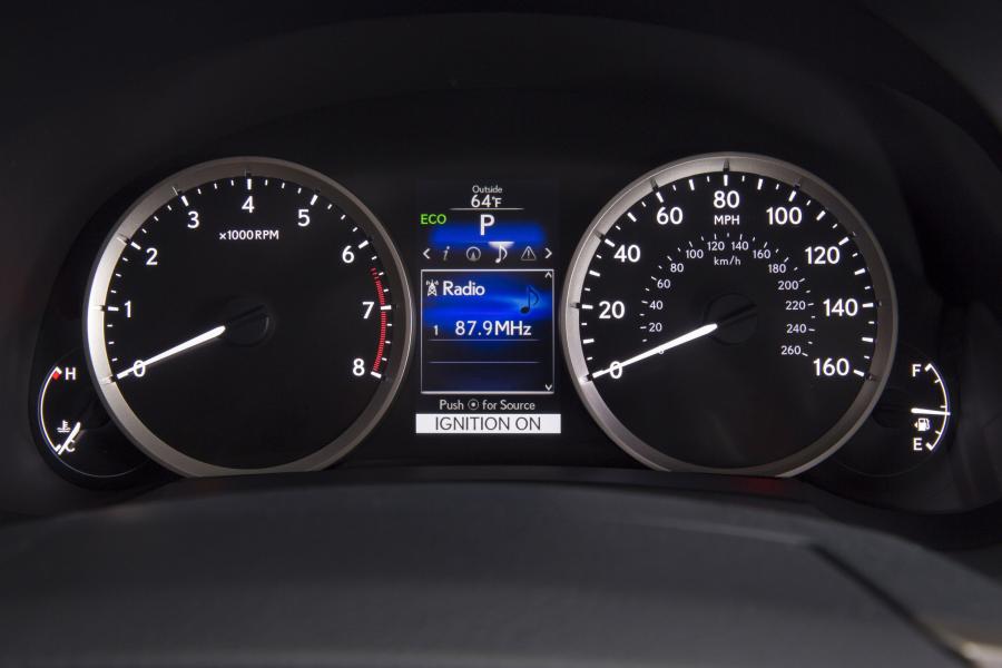  Lexus IS200t F-Sport 2015 года  (фото 17 из 52)